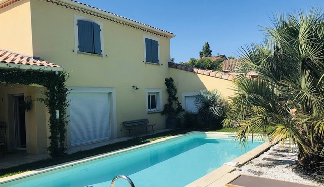 Luxury villa of 150 m2 with swimming pool. Unless 10 minutes of Toulouse.