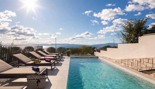 Luxury Villa Ole with Pool