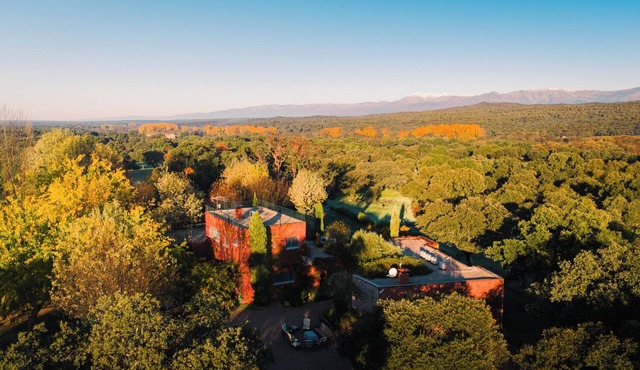 Luxury villa on a private estate in Toledo w/pool and views of Sierra de Gredos.