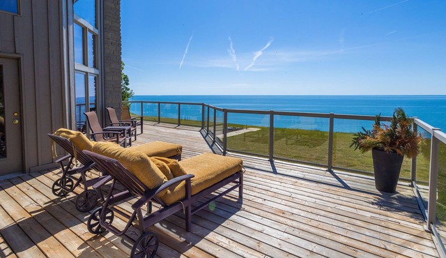 Luxury Villa on Lake Erie