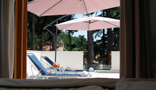LUXURY: VILLA on the SEA, POOL & BEACH BIKE & KAYAK & PRESENT