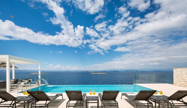 Luxury Villa Palma de Korkyra with Infinity Pool