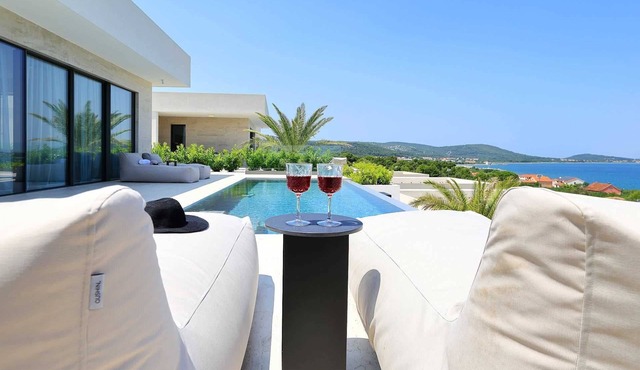 Luxury Villa Pasman Topaz with Pool