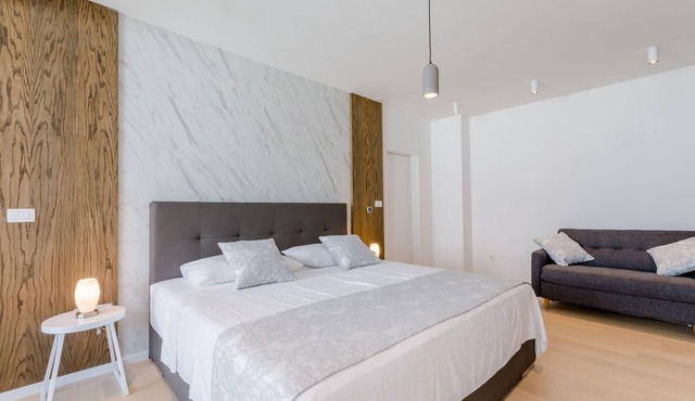 Luxury Villa Pax with heated infinity pool, 8 sleeps