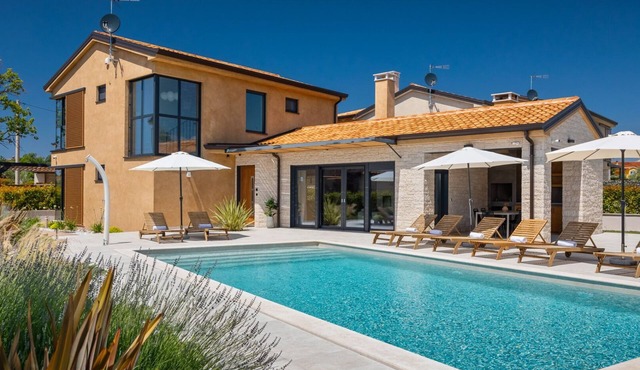 Luxury villa Pedena with pool and jacuzzi in Porec