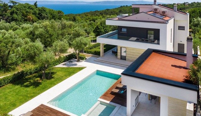 Luxury Villa Perfecta with Pool
