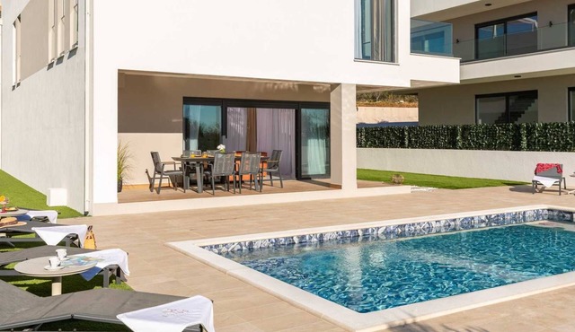 Luxury Villa Prime Lotus with Heated Pool
