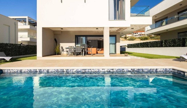 Luxury Villa Prime Luna with Heated Pool