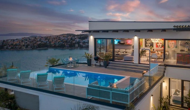 Luxury Villa Riva with Infinity Pool