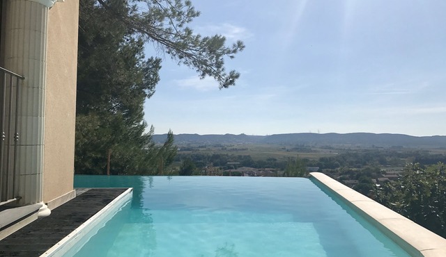 Luxury villa: SPA, infinity pool on the hillside