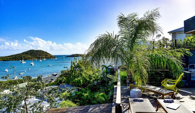 Luxury villa. Sea view. Private swimming pool. Independent bedroom and suite.