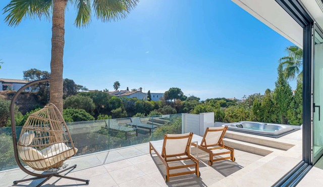 Luxury Villa Seaviews 300m Beach Distance