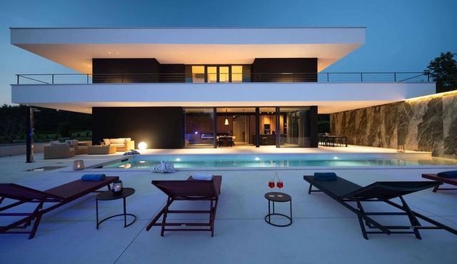 Luxury Villa She for 6 people with 61 m2 private pool, playground & activities on-side for adults and kids