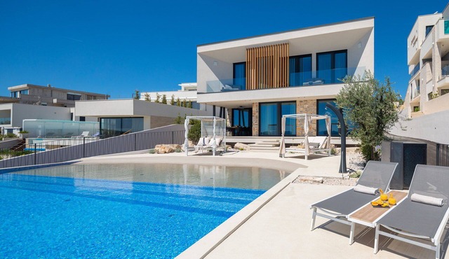 Luxury Villa Siesta with Pool