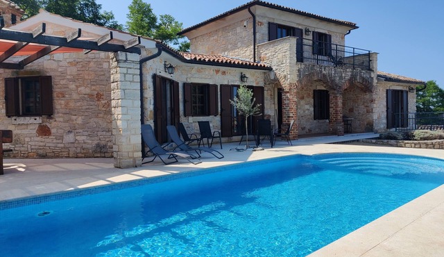Luxury Villa (sleeps 8) - Private Heated Pool, Safety Cover, A/C & Pets Allowed