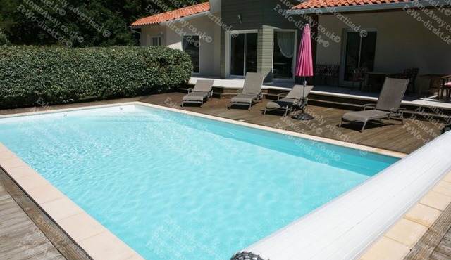 Luxury Villa Sleeps 8 with Private Heated Pool Nr Lake/Beach