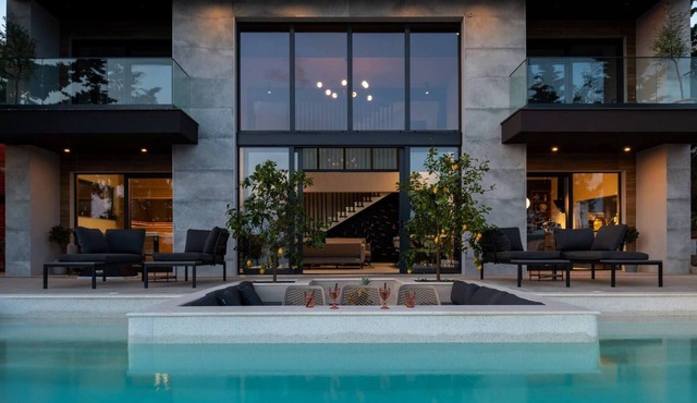 Luxury Villa Soho infinity pool, Jacuzzi, sauna, family, stylish, quiet area