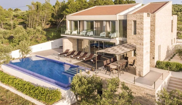 Luxury Villa Spectrum with Heated Pool