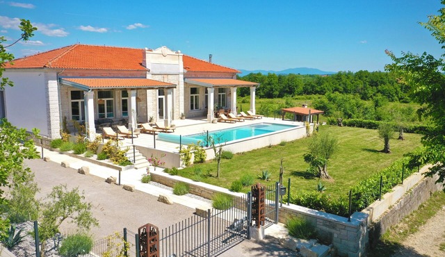 Luxury Villa Stara Skola: Historic School, XXL Pool & Space for 14-20 Guests