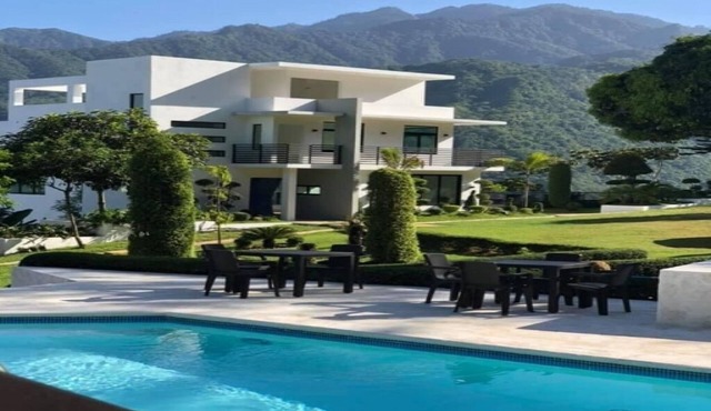 Luxury Villa surrounded by mountains & Nature!