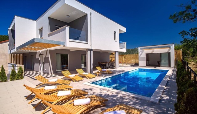 Luxury Villa Tela with heated pool, attached whirlpool, sauna, darts, table tennis