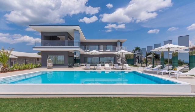 Luxury Villa Titanium with Pool