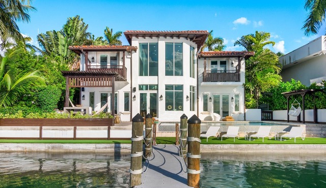 Luxury villa / Waterfront / Provate island / 5bd
