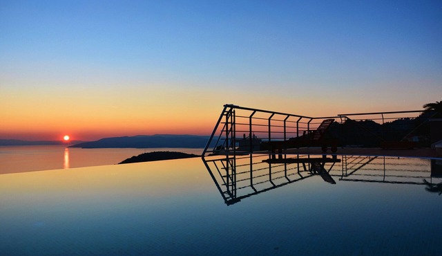 Luxury Villa View Makarska, heated infinity pool, Mer and mountain view, BBQ .