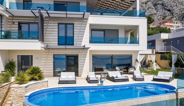 Luxury Villa Vision with Pool