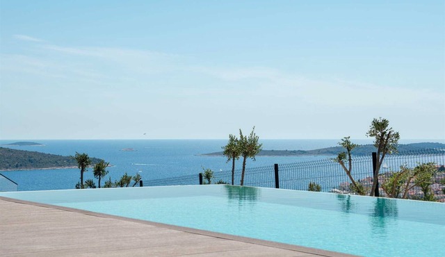 Luxury Villa Voyage with Pool I