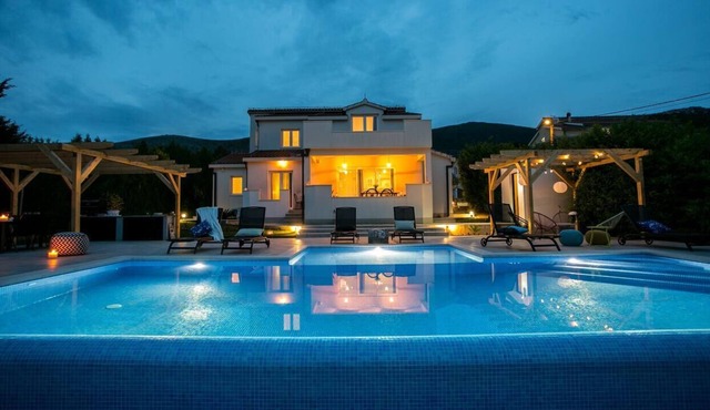Luxury villa with a swimming pool Plano, Trogir (K-20902)