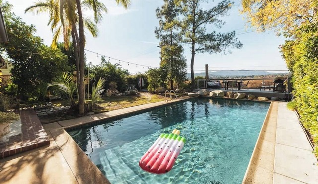 Luxury Villa w/Pool & Hot Tub near NASA