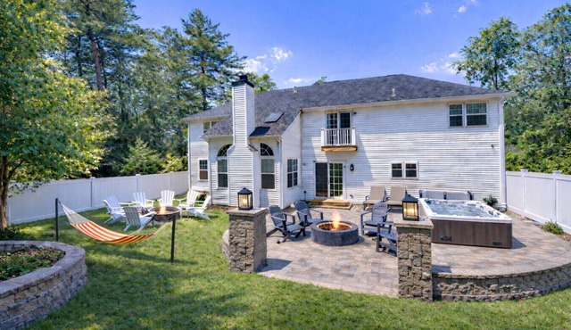 Luxury Villa with Hot Tub, 2 Fire Pits & Game Room