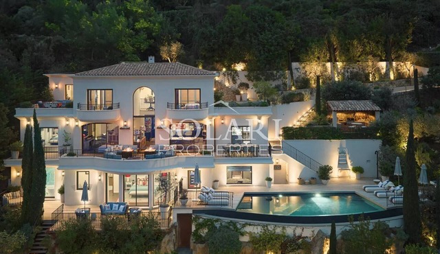 Luxury villa with pool close to beaches