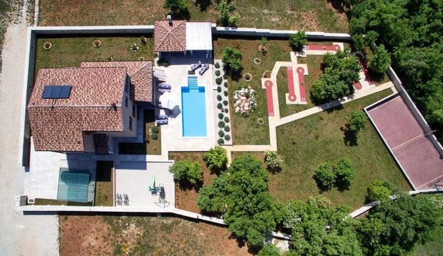Luxury Villa with 4 bedrooms and private Pool (4550)