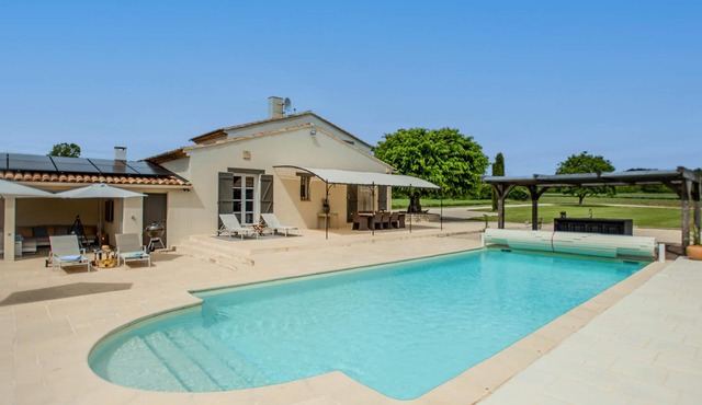 Luxury villa with a large pool, tennis and sauna