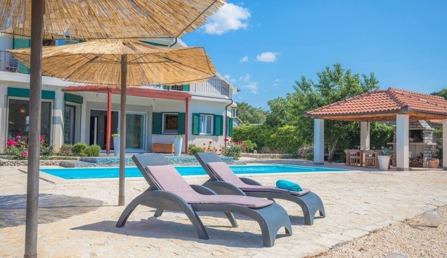 Luxury villa with a swimming pool Vrpolje, Šibenik (K-21843)