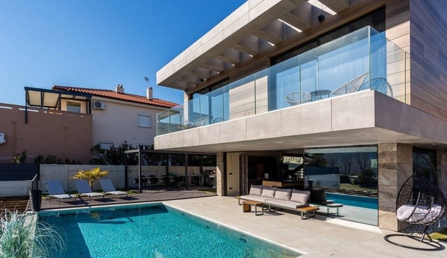Luxury villa with a swimming pool Baška, Krk (K-19533)
