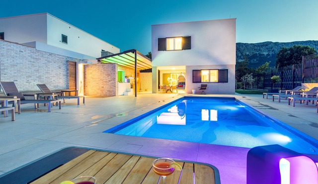 Luxury villa with a swimming pool Baška, Krk (K-19671)