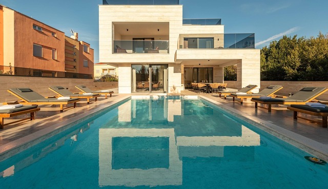 Luxury villa with a swimming pool Zaton, Zadar (K-25050)