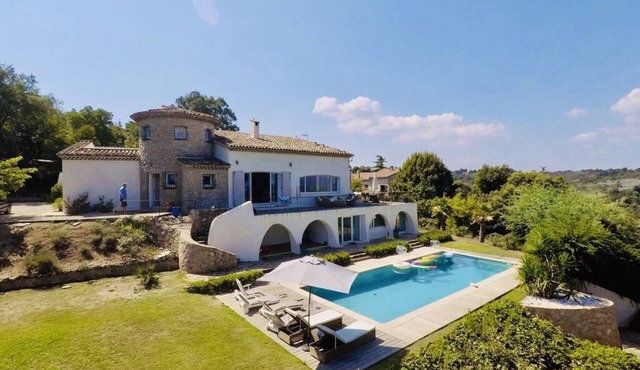 Luxury villa with a view, 15 min away from the sea