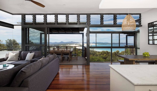 Luxury villa with amazing Ocean Views, Pool & Spa