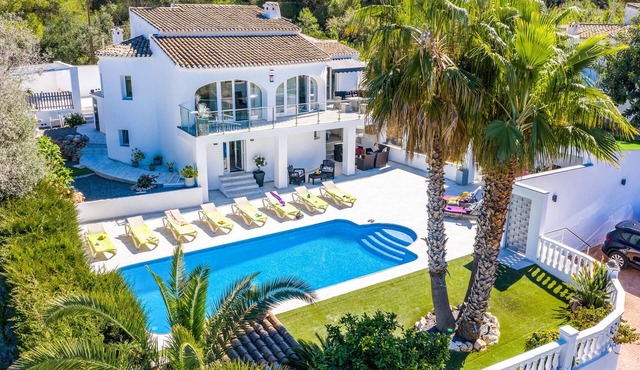 Luxury villa with beautiful swimming pool