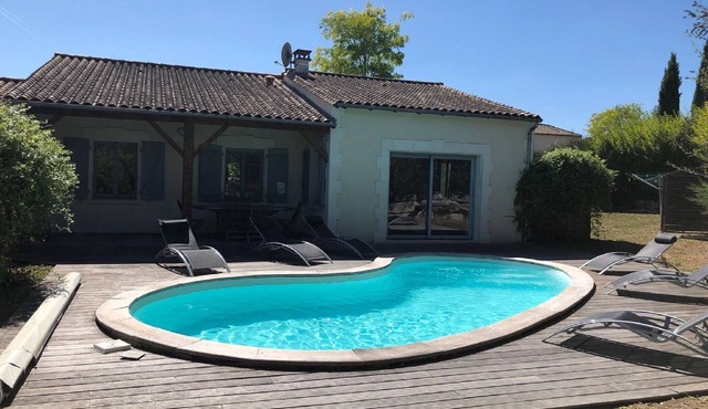 Luxury villa with covered terrace in Chalais