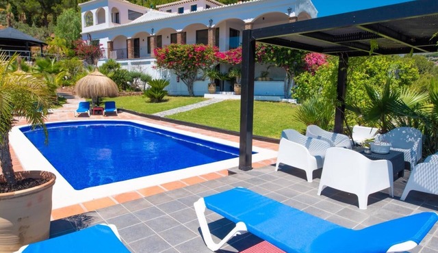 Luxury Villa with private pool La Herradura