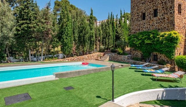 Luxury Villa with Private Pool, Gardens, and 7 Baths in Costa Brava for 12 Guests