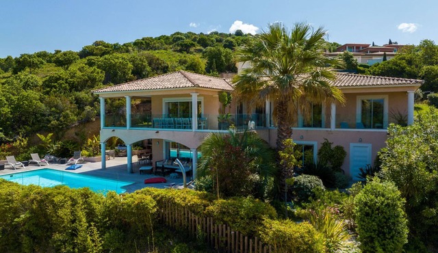 Luxury villa with magnificent sea view and private pool - 16 people