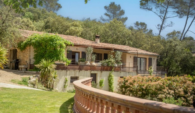 Luxury villa with pool and enclosed garden