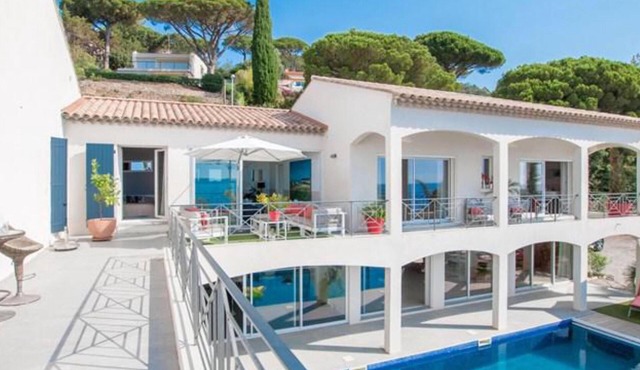 Luxury villa with private pool, A/C and sea view