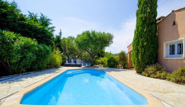 Luxury villa with view of the putting green - Gulf of Saint-Tropez